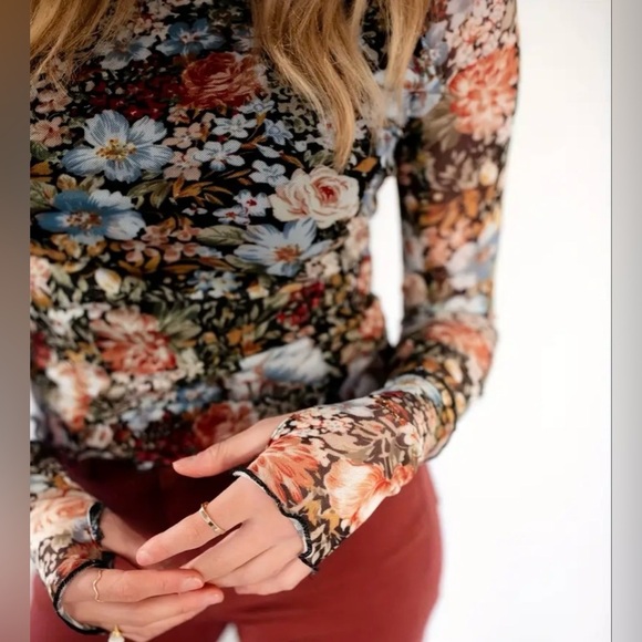 Floral Long Sleeve Top - Picture 2 of 6